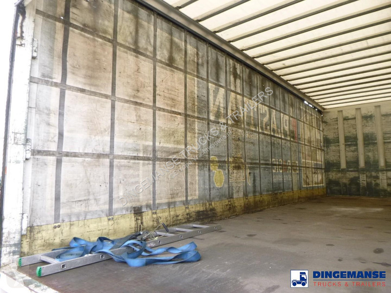 شاحنة Volvo 240 4x2 curtain sider