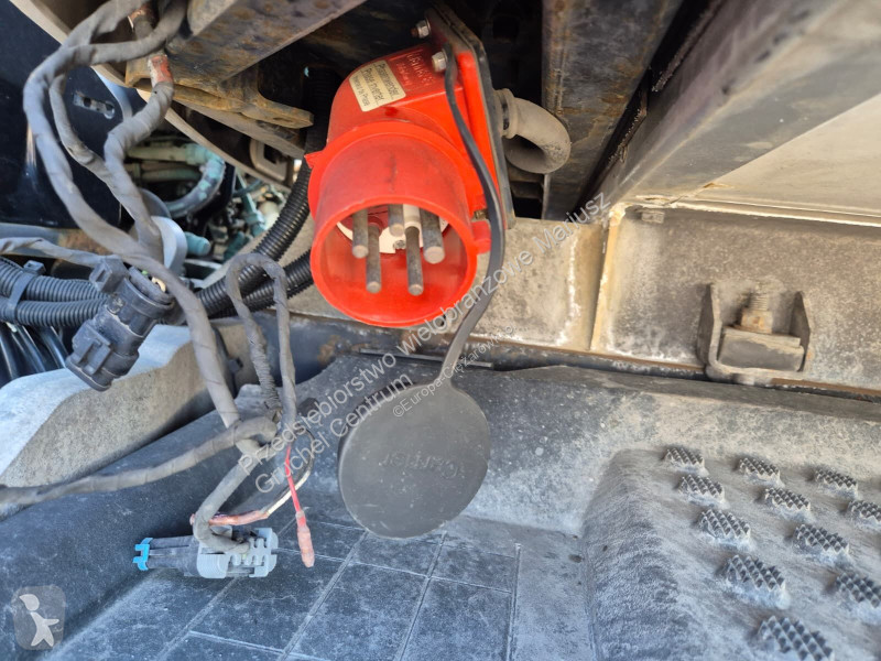 Камион Volvo FM 340 / CARRIER I350 / LIFT ZEPRO