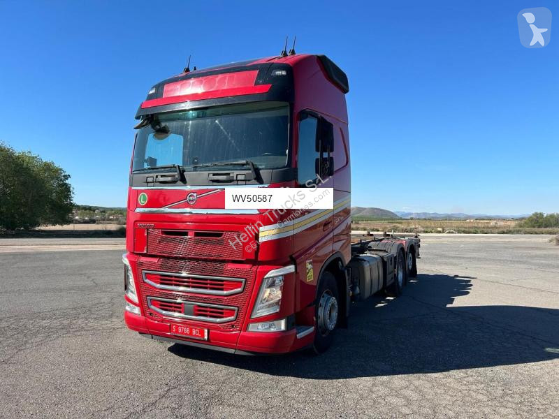 شاحنة Volvo 500 6X2 Elevador 2000kgs
