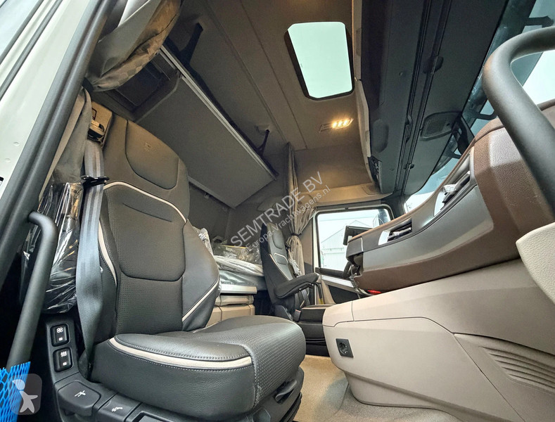 شاحنة DAF XG+ 530 R 6X2 50 CC COMI CARRIER TRS...