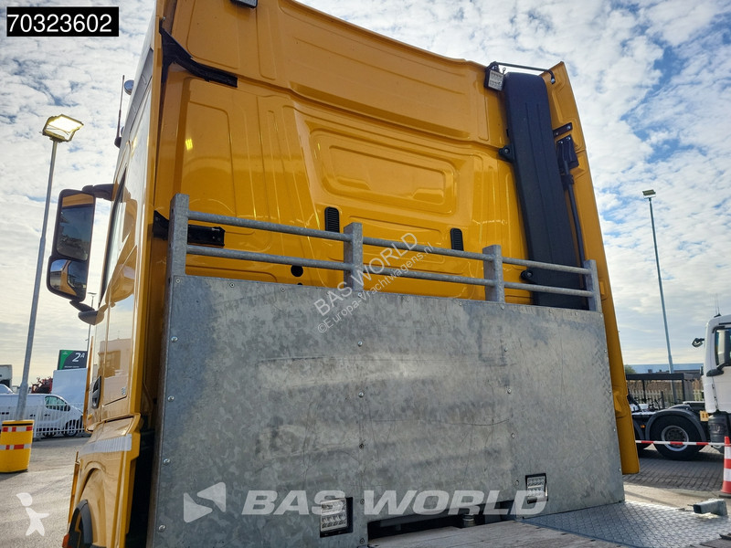 شاحنة Mercedes 2563 6X2 Machine transporter...