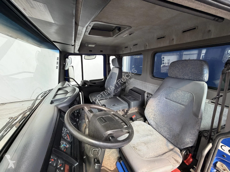 شاحنة Volvo 220 121651 km airco