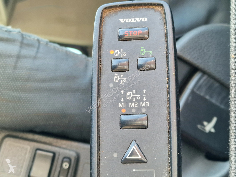 شاحنة Volvo 460 Berdex 3 deck livestock -...