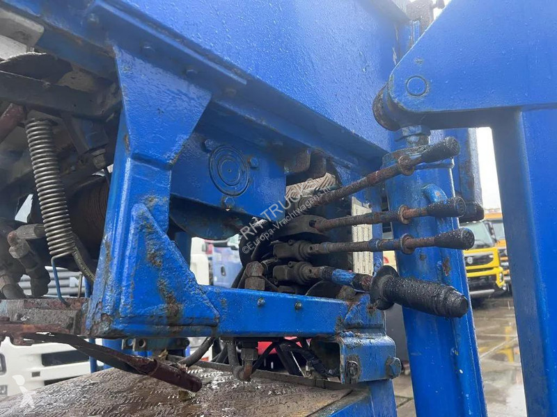 شاحنة International 4600 4x2 210HP + TEUPEN hyLIFT