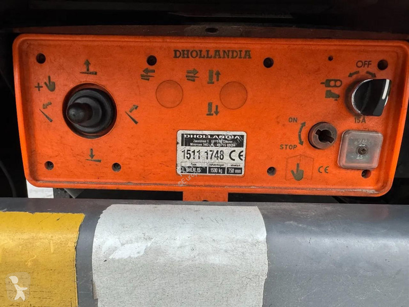 شاحنة Mercedes 1016 4X2 - EURO 6 + DHOLLANDIA LIFT
