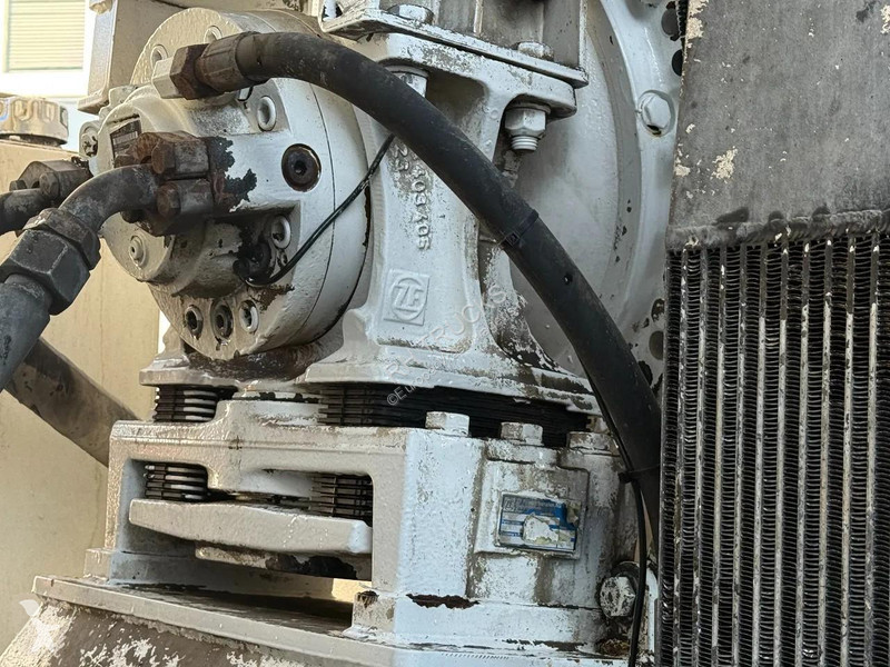 Betonárske zariadenie Renault C480 8X4 BELT +...