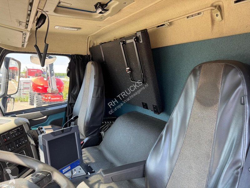 شاحنة Volvo 460 8X2 EURO 6 + INOX TANK