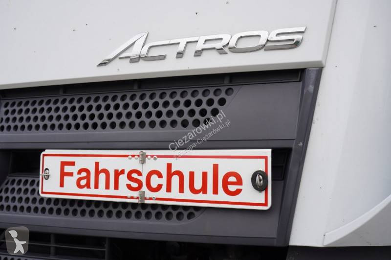 Грузовик Mercedes