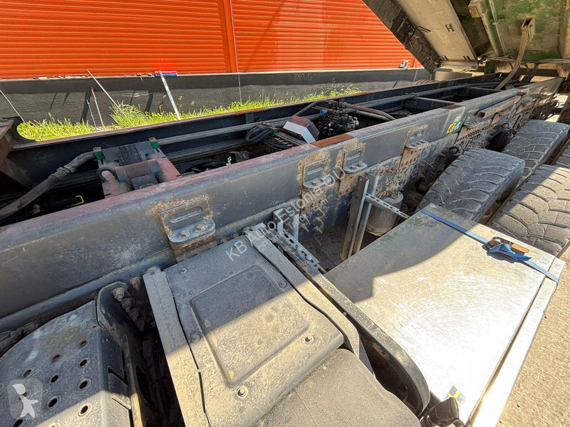 شاحنة Volvo 750 8x4*4 BOX L=6080 mm