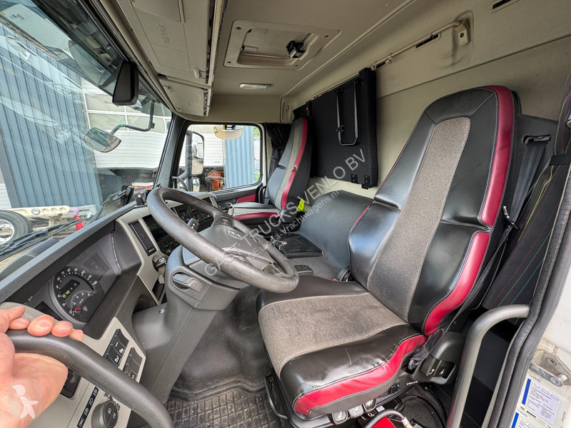 شاحنة Volvo 330 6x2*4 BDF + Lift Only 309Tkm!...