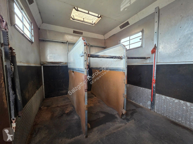 شاحنة Mercedes 1229