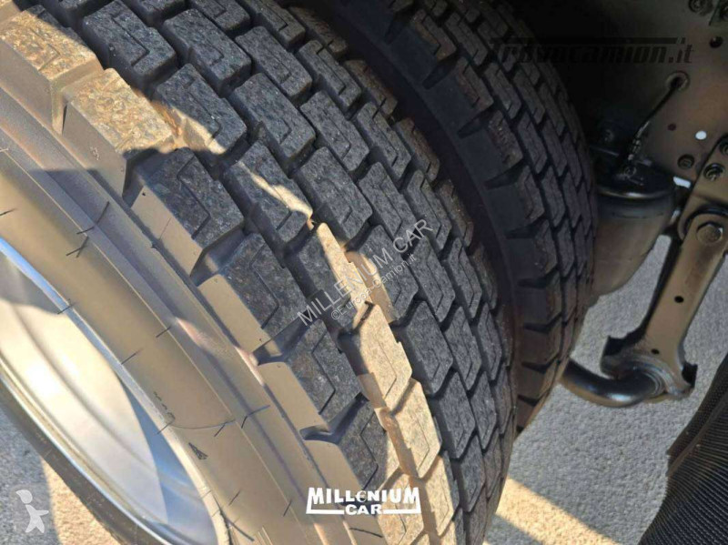 شاحنة Iveco 260S36 CENTINATO M 8,30 EURO 6