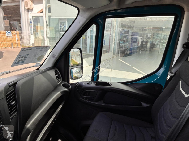 Грузовик Iveco  35S16 3.0 20m3