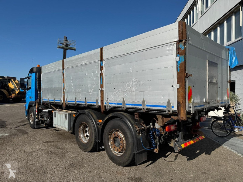 شاحنة Volvo 330 6X2 EURO 5  KIPPER + FASSI...