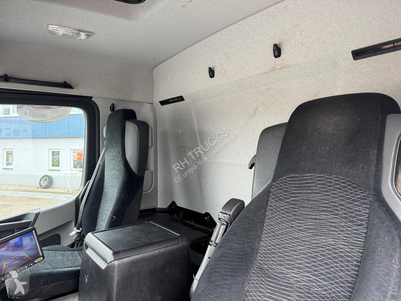شاحنة Mercedes 1827 4X2 EURO 6 + ZEPRO 2500KG LIFT
