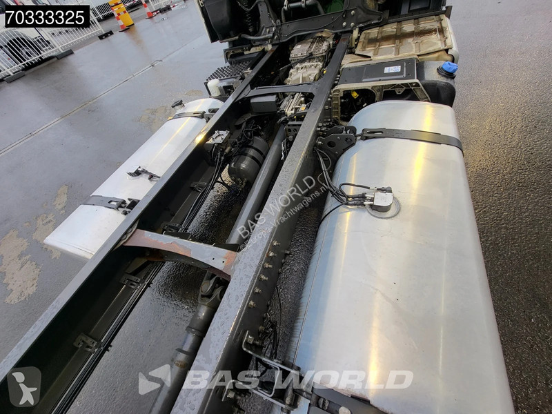شاحنة Volvo 460  6X2 Chassis Lift-Axle Full Air...
