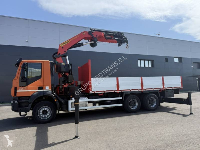 شاحنة Iveco Con pluma