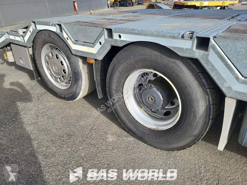 Грузовик Mercedes 2563