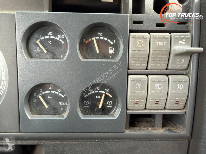 Camion Iveco 180 E28 Box truck - Tail lift - D...
