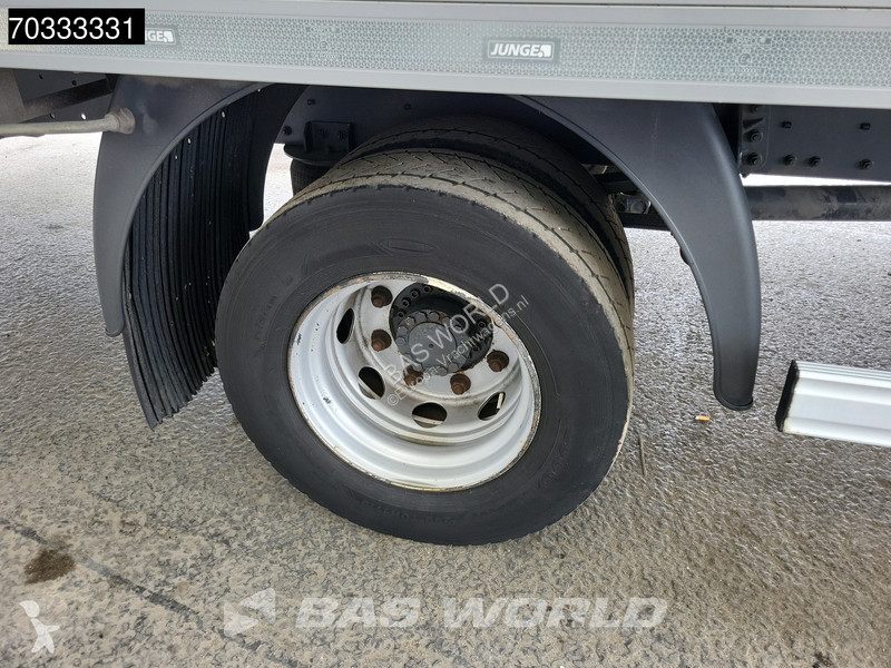 Vrachtwagen DAF LF 210 4X2 12tonner kg...
