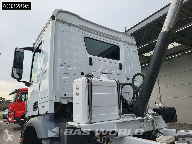 Vrachtwagen Mercedes 3245 8X4 16m3 tipper...