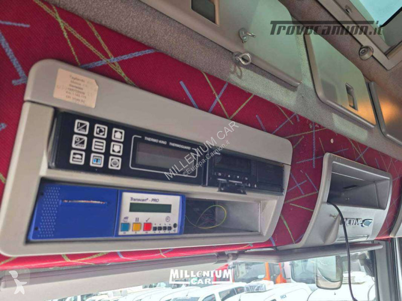 Camion Iveco 360 E5 CELLA 9,60 GRUPPO SPONDA...