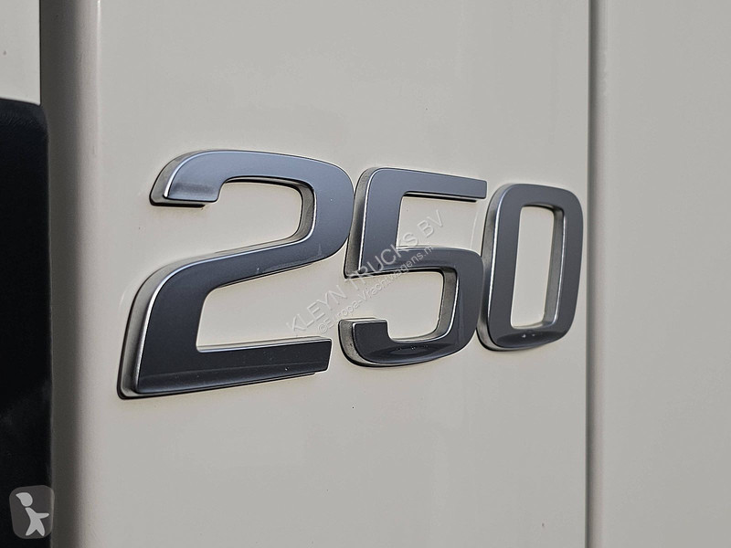 Vrachtwagen Volvo 25012