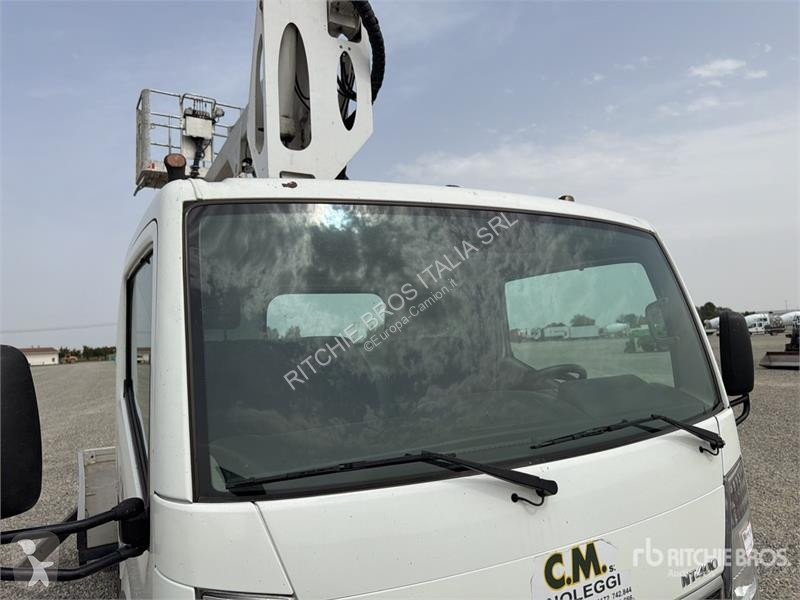 Camión Nissan NT400