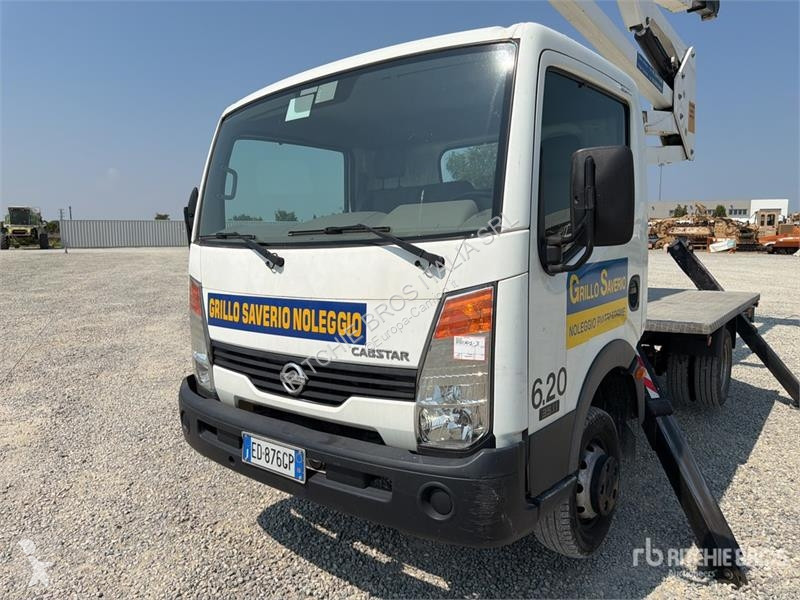 Camión Nissan 35 - 11