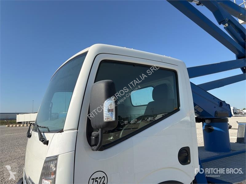 Вантажівка Nissan Socage DA320 19 m on Nissan...