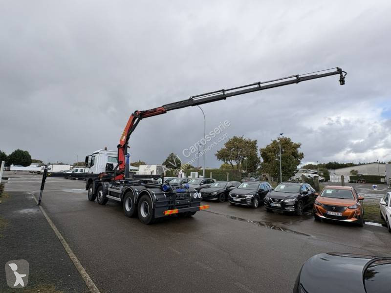 Vrachtwagen Mercedes 3240