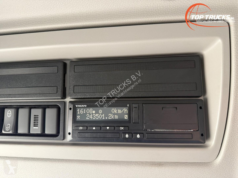Teherautó Volvo 12210 Refrigerated/Freezer -...