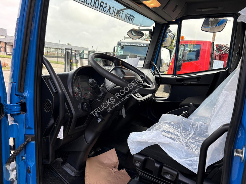 Camión Iveco 120E21 + 4x in stock + euro 6 + lift
