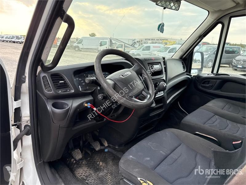 Camión Iveco 35C12 Dump Truck (Inoperable)