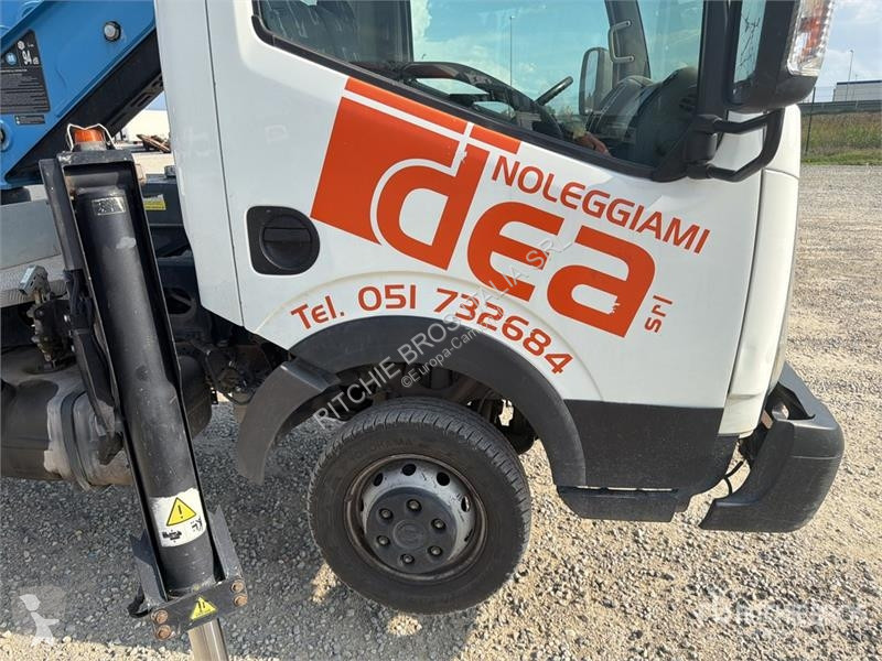 Camion Nissan PNT205 20 m on Nissan NT400...