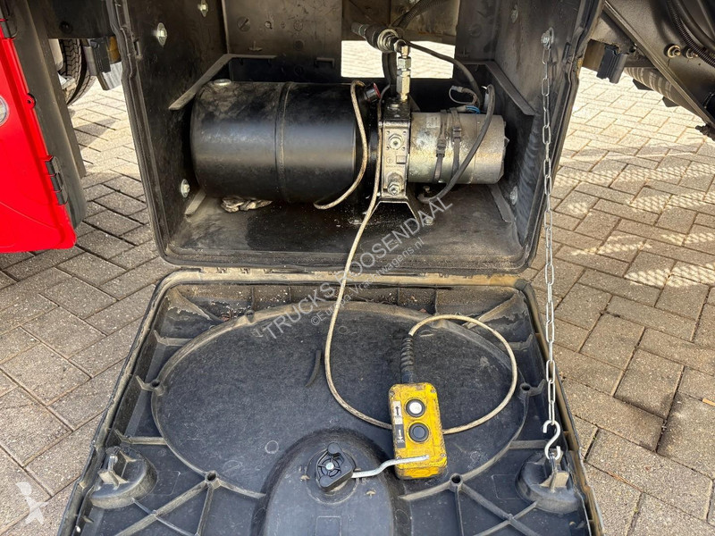 Camión Renault D 12,240 + HYAULIC RAMPS + WINCH...