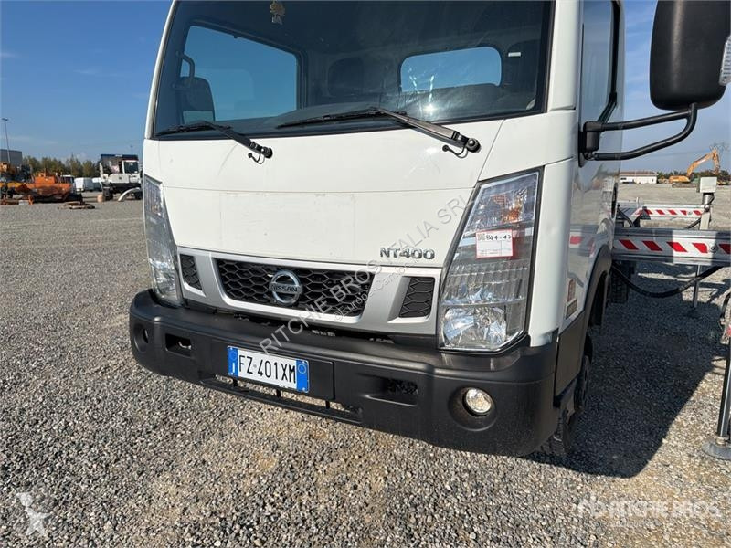 Lastbil Nissan Multitel HX200 20 m on Nissan...
