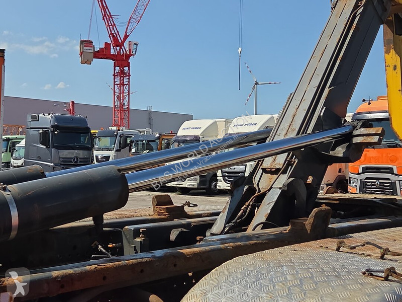 شاحنة Mercedes 2545