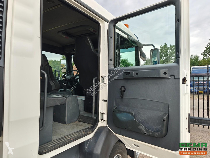 Camião MAN 12.210 4x2 Double Cab (6 persons)...