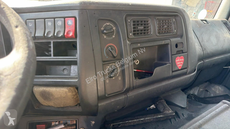 Camion Renault 300 (POMPE MANUELLE / LAMES /...