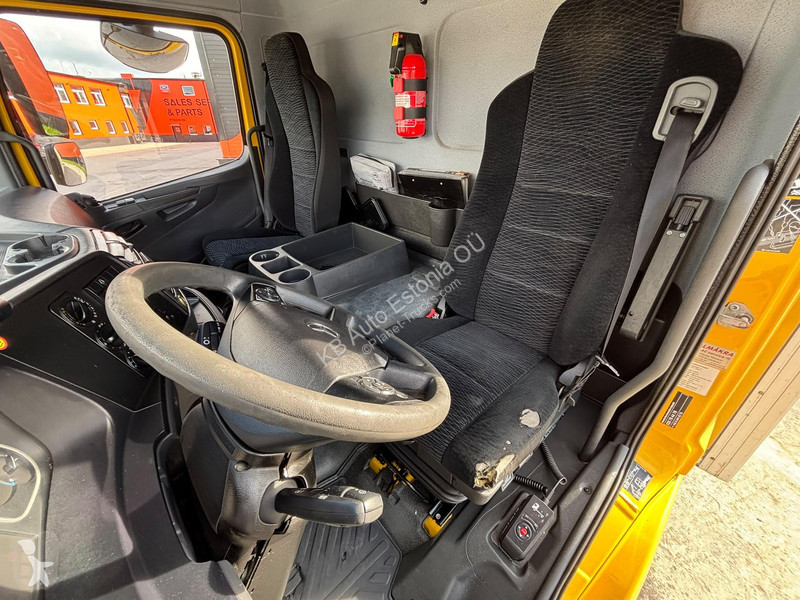 Грузовик Mercedes 1218 4x2