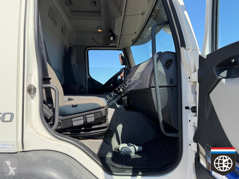 شاحنة Volvo DUO TEMP / Tail lift - new tires -...
