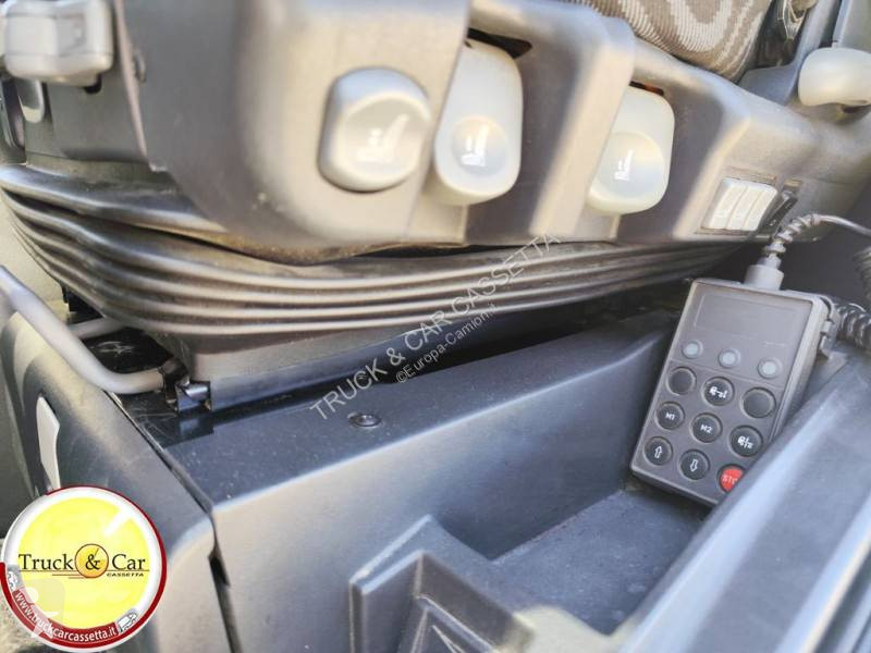 Iveco 260S40 truck