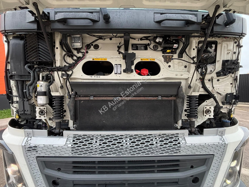 Volvo 650 6x4 HYDRAULICS / TANDEM AXLE LIFT truck