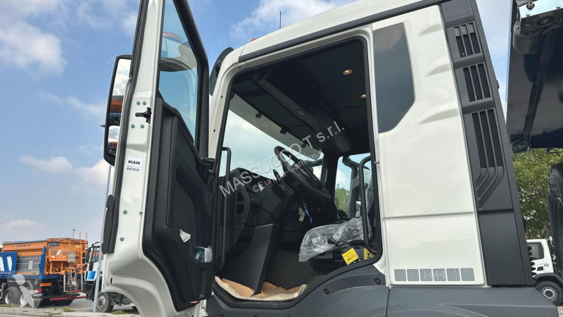 MAN TGS 33.520 6x4 truck