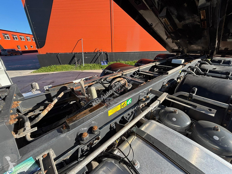 DAF 530 8x4*4 BOX L=6036 mm truck