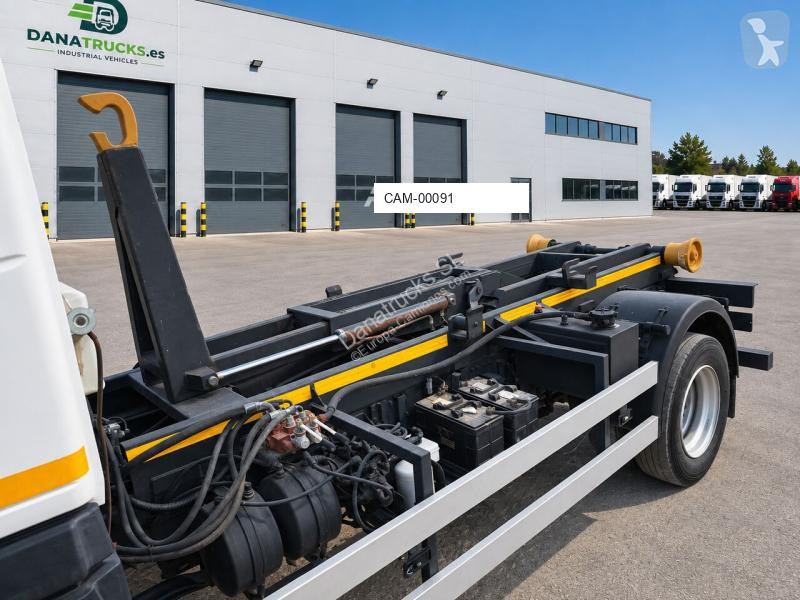 Nissan 5 Tn truck