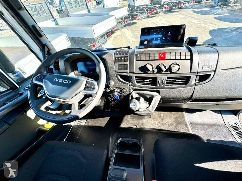 Iveco 180E32 truck