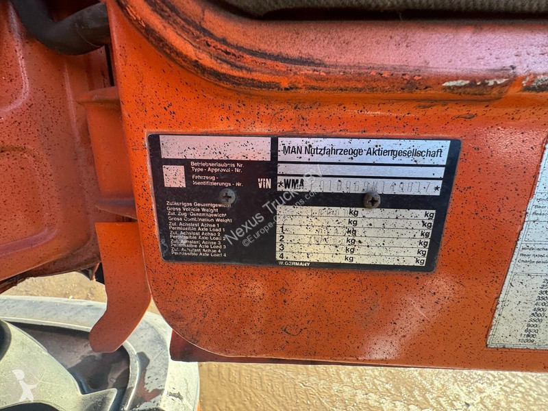 Vrachtwagen MAN (6 CYLINDER WITH MANUAL PUMP /...