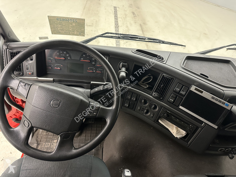 Teherautó Volvo 330 - 6x2
